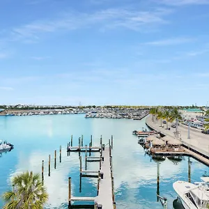 St Kitts - Downtown Waterfront Penthouse Pool Dock Parking Holiday home Key West