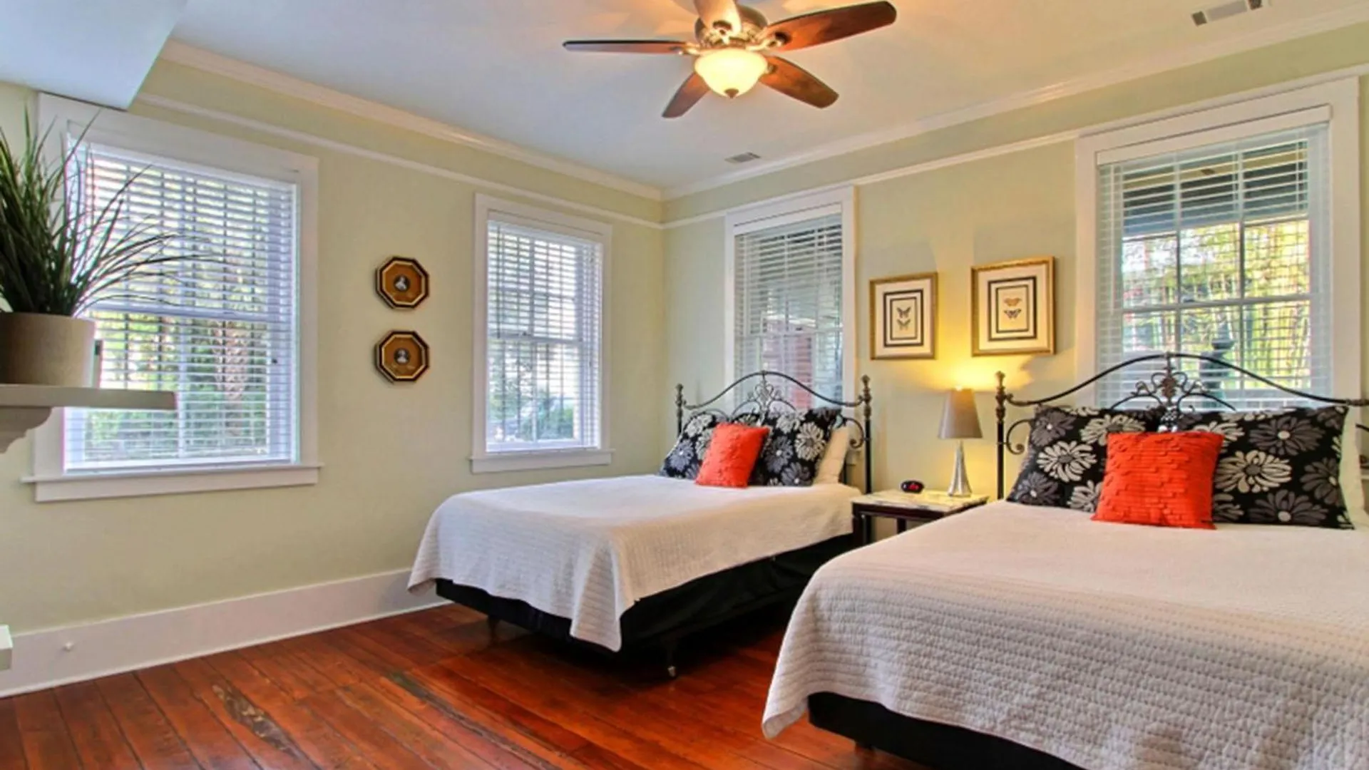 Holiday home Forsyth Park West Garden Level Villa Savannah